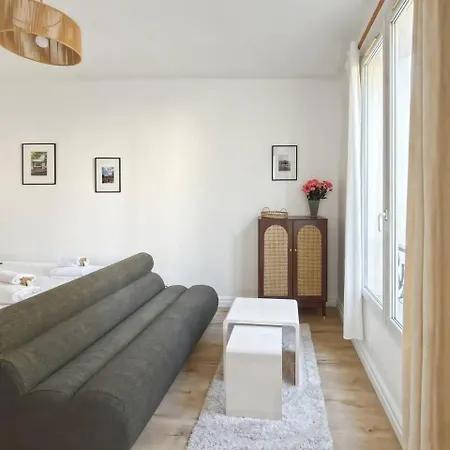 Chic Et Renove Pres Du Canal Saint Martin Apartment Paris